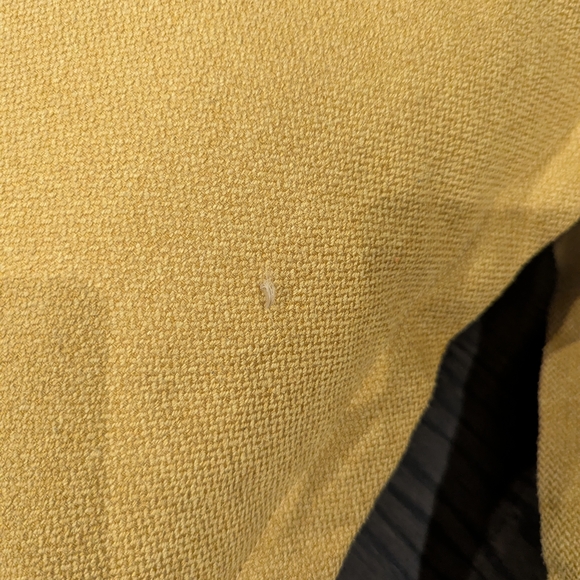 Great Condition Set of 2 Cozy Mustard Yellow Throw Pillows Custom 18" Square - Picture 3 of 5